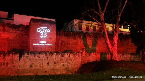 Fachada iluminada premios Goya Sevilla