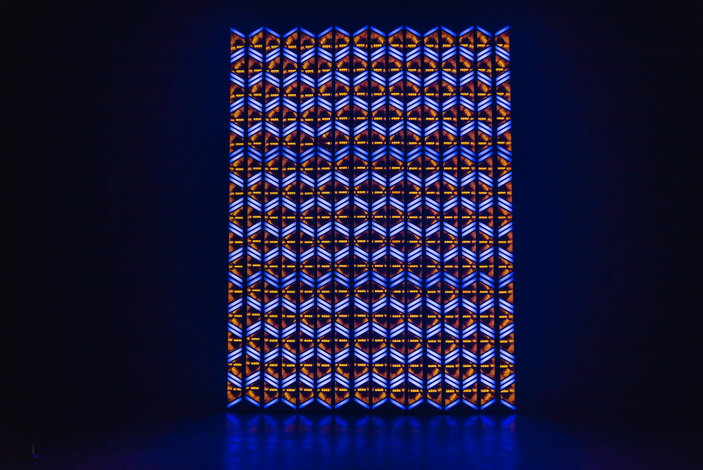 Detalle de la iluminación independiente de las celdas LED del nuevo S-Tribe de Portman Lights.