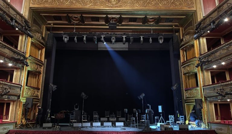 El Teatro de la Zarzuela se equipa con focos móviles de luz LED